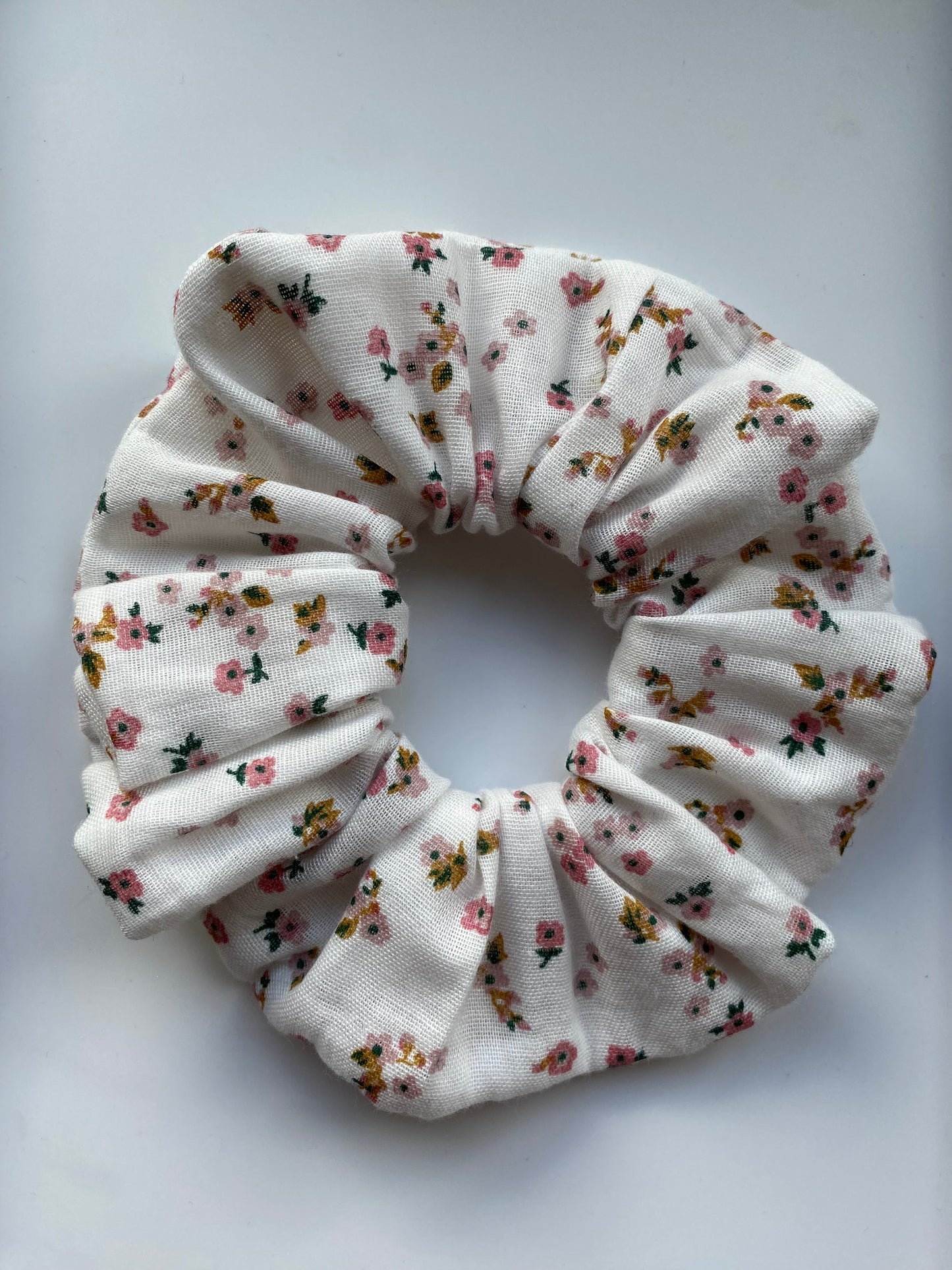 Pretty Daisies Jumbo Scrunchie