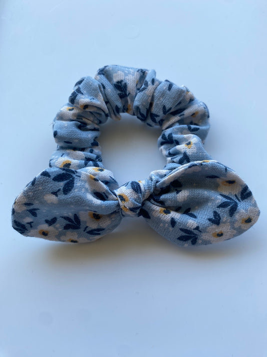 Frosty Floral Mini Scrunchie