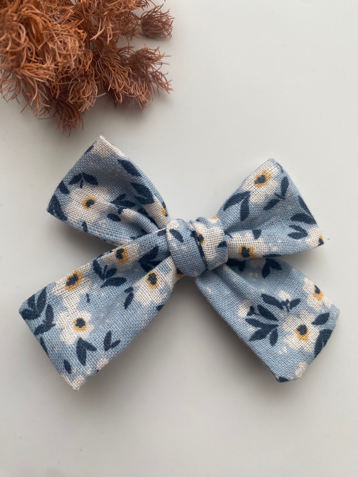 Frosty Floral Mimmy Bow