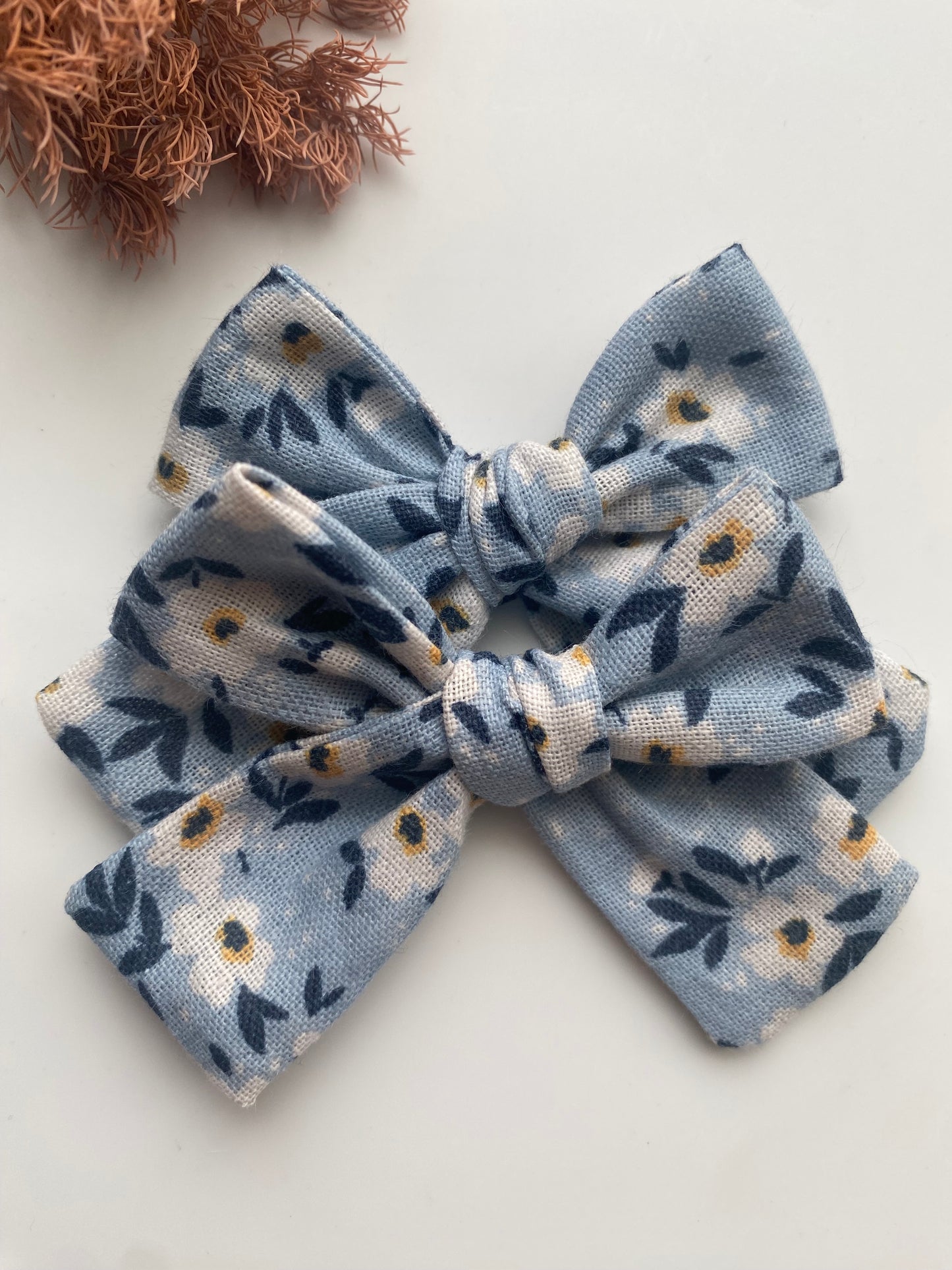 Frosty Floral Mimmy Bow