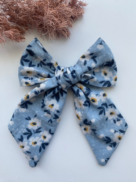 Frosty Floral Macie Bow