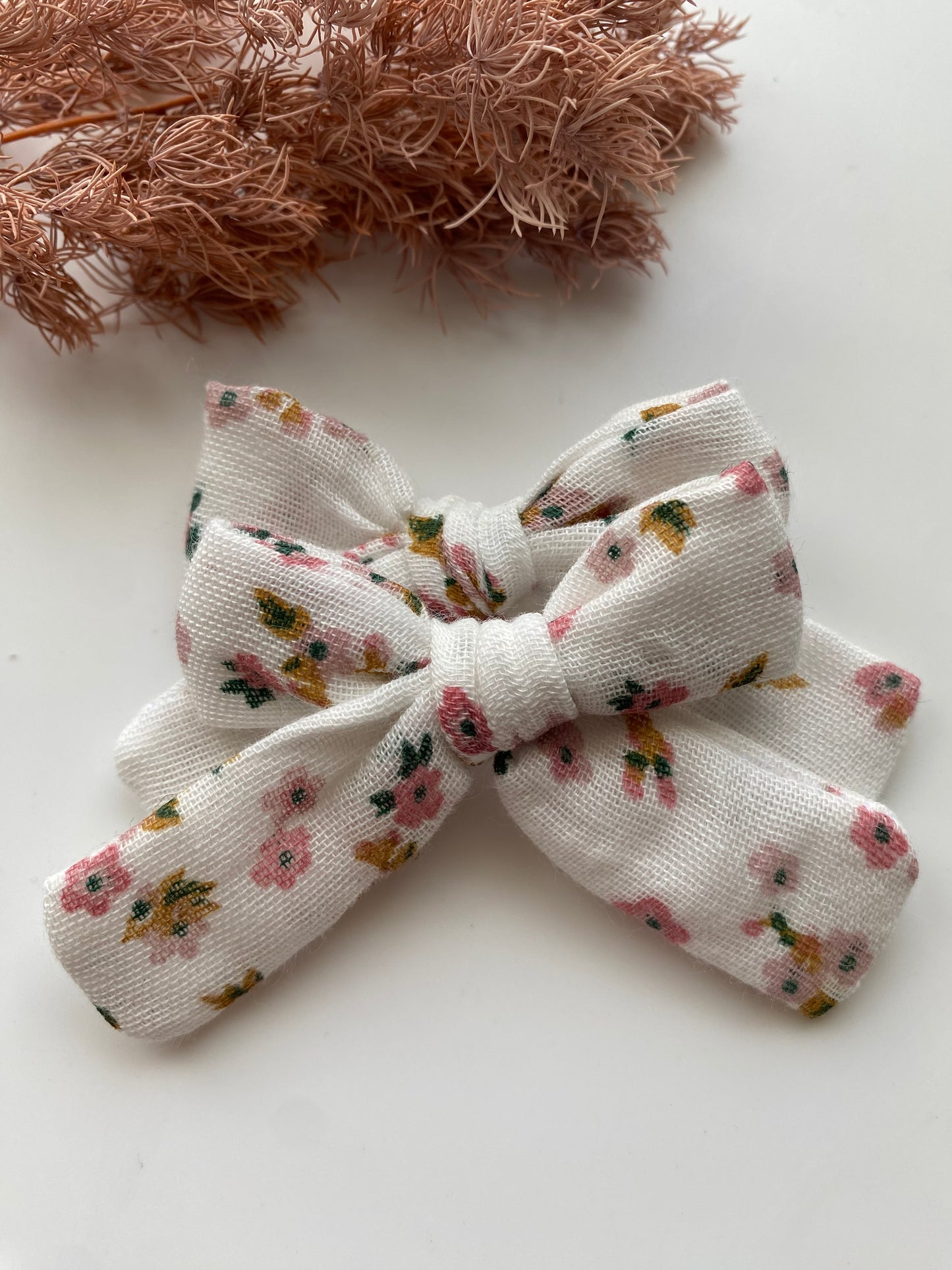 Pretty Daisies Imogen Bow